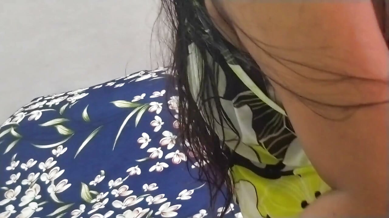Vợ Mallu chơi với hàng xóm