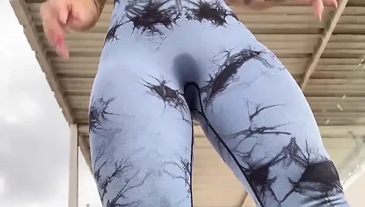 Ich Ficke Beim Training Einen Schönen Schwanz Und Zerreiße Meine Leggings