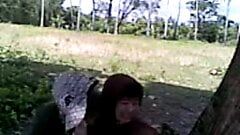 Siswi Berjilbab Asik Ciuman di Taman