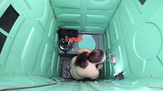 BBW at a green gloryhole