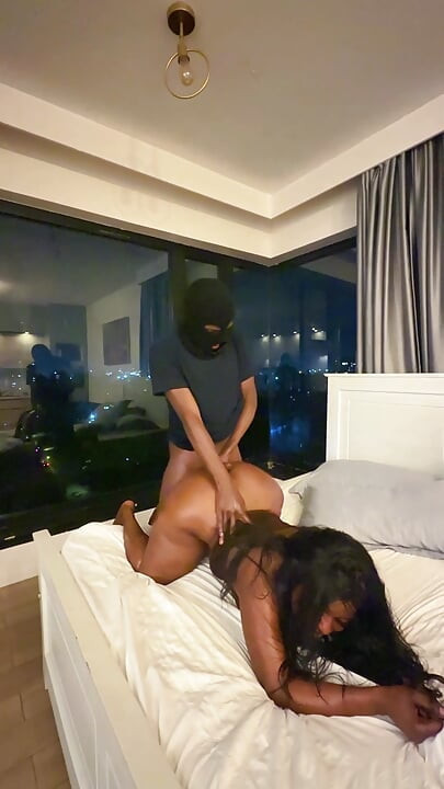Starlit rear window: pantat montok dientot sampai muncrat di bawah langit tengah malam