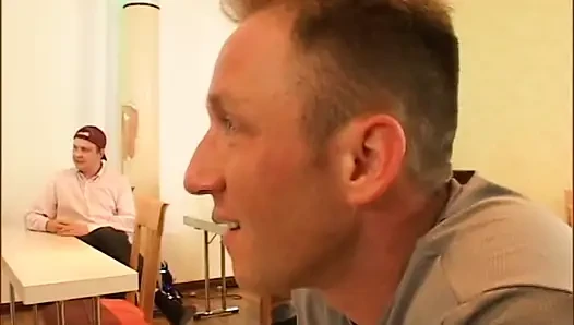 Geile Schlampe Von Zwei Deutschen Gigolo Mit Einem Harten Schwanz Gefickt