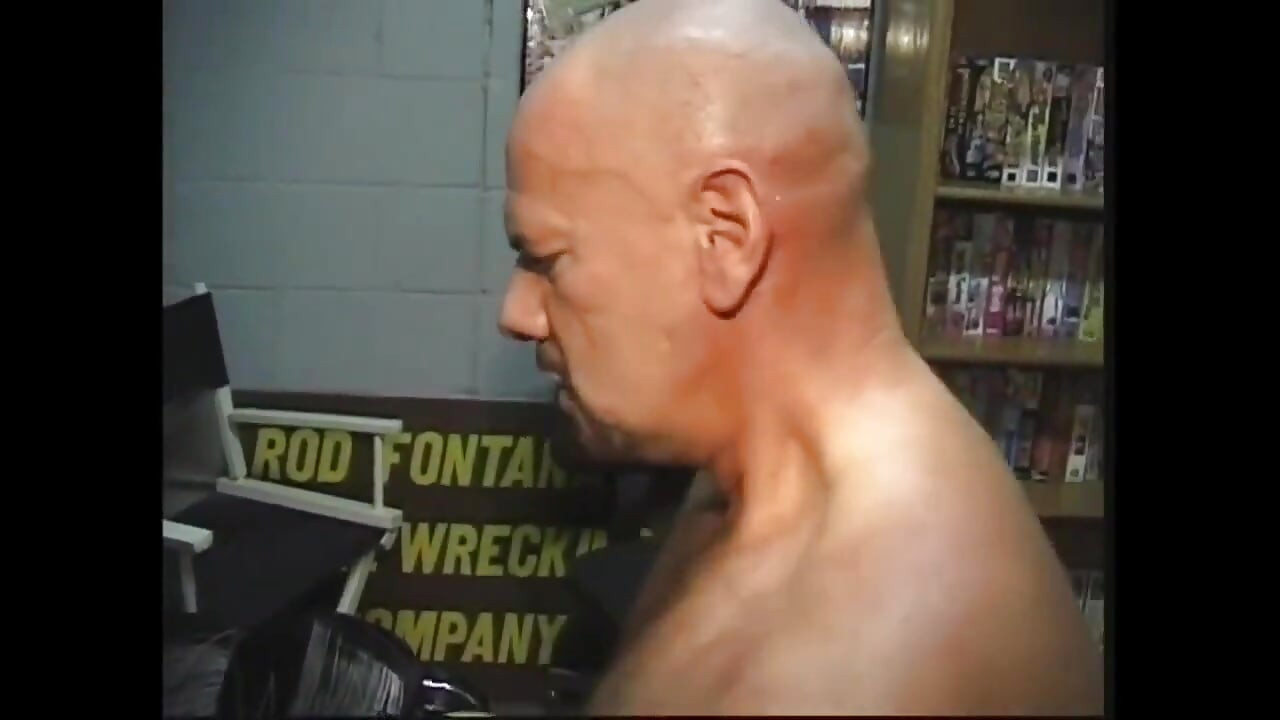 Obožava okus sperme na usnama