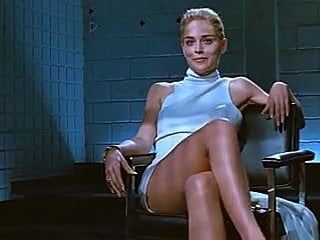 Sharon Stone își încrucișează picioarele (buclă)