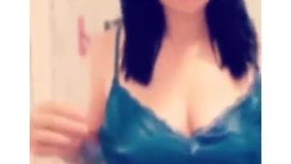 Mliky arab tits