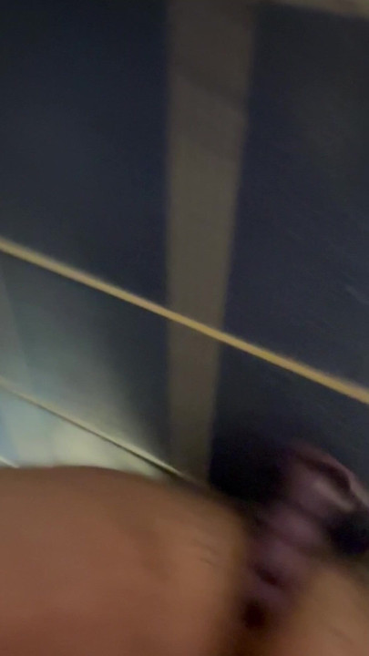 新しいおもちゃが尻に入った