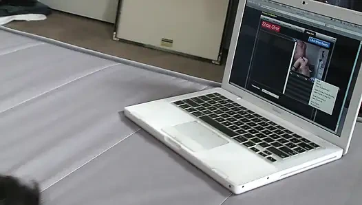 Глубоко выебали пизду сочной крошки, верблюжья лапка выглядит немного полным спермы лицом