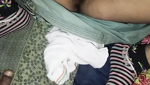 Apni Bahu Ko Sasur Ne Akele Me Choda