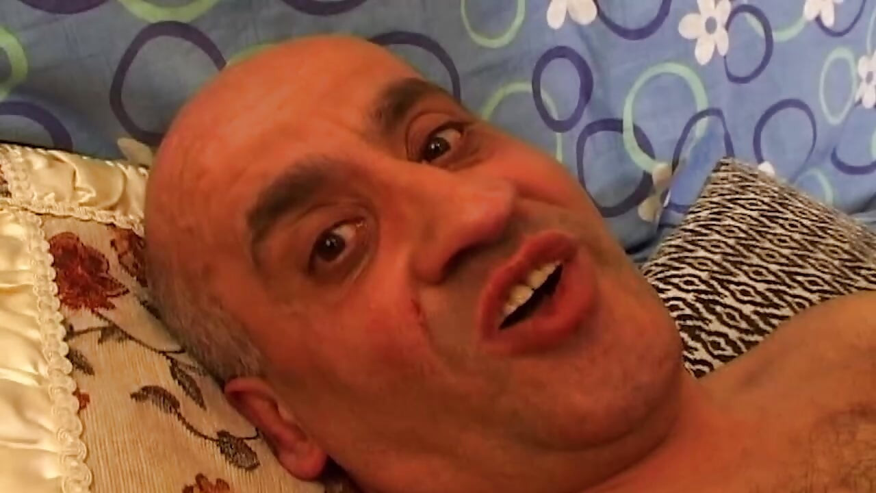 Geile MILF wird im küchen-toben gefingert und gefickt