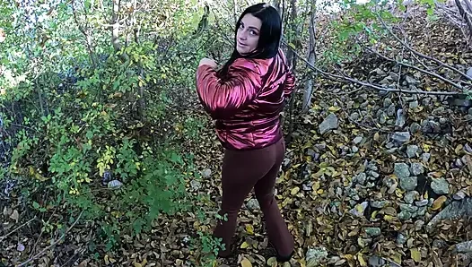 Fetish 316 nyepong kontol di luar ruangan yang berisiko di pinggir danau merah