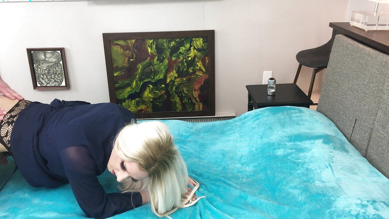 Super sexy loira crossdresser Bailey Wilde fodida - compilação 3
