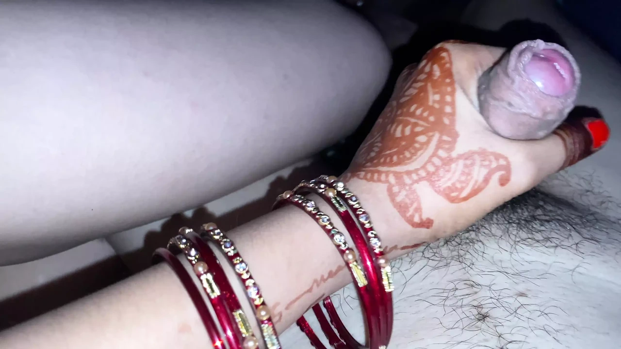 新婚夫妇 - 软核性爱和吮吸鸡巴