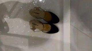 PISSING SHOES27