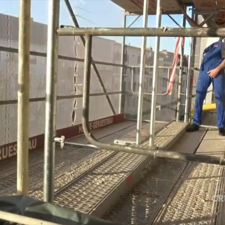 Con đĩ bị công nhân thẳng đụ thô bạo không bao cao su