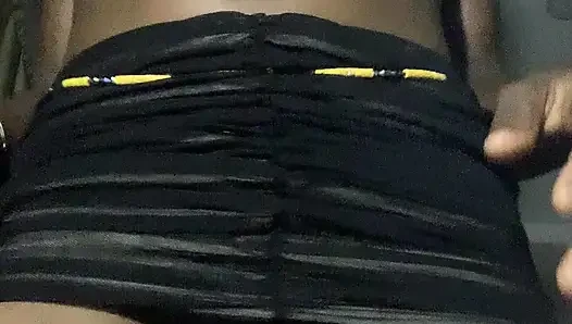Pertunjukan webcam gadis hot kulit hitam lagi asik godain memek beceknya sambil pamer tubuh aduhainya di balik rok mininya