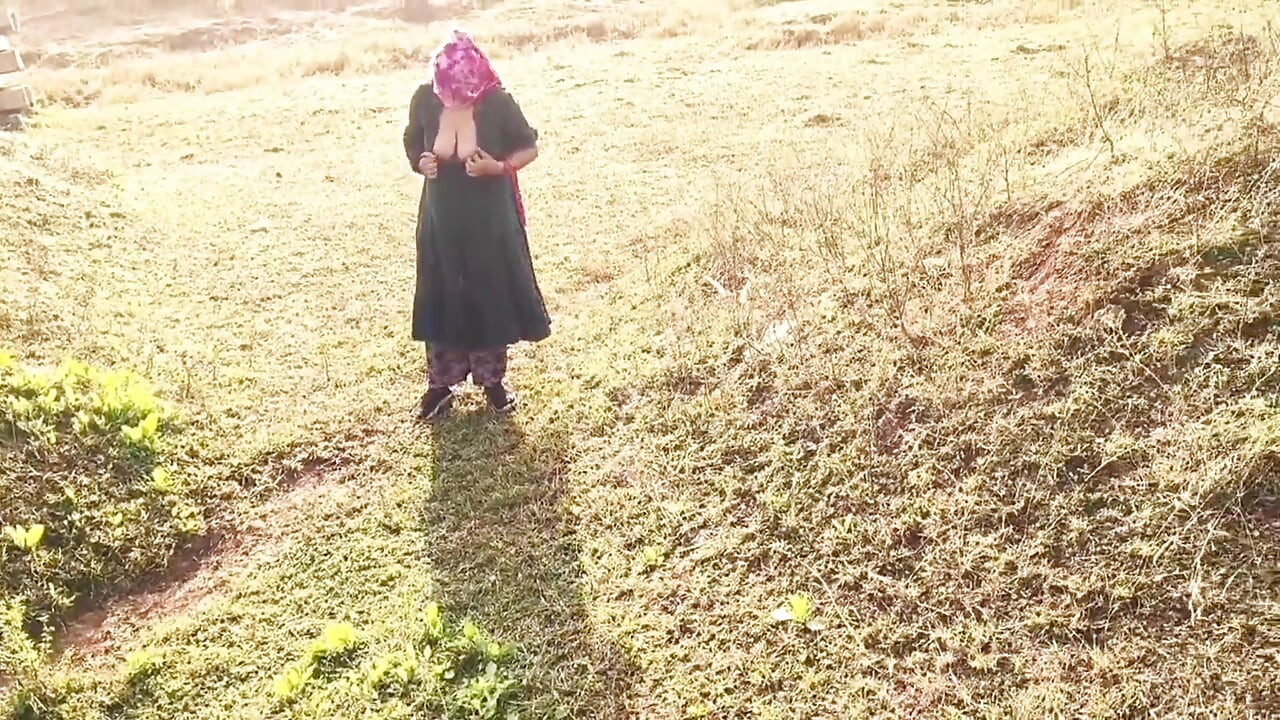 Dì Làng Ấn Độ Khoe Âm Hộ Và Bộ Ngực Của Mình Ngoài Trời Và Bị Cháu Trai Của Cô Ấy Đụ