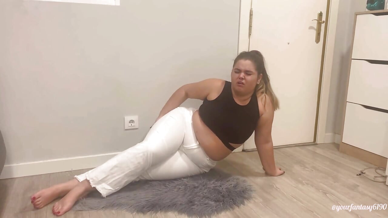 Stinky farts in white jeans