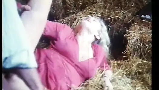 Sarışın Bomba Fantastica Moana Yarak Emiyor Ve Vahşi Bir Şekilde Biniyor