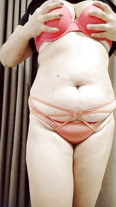 การเล่นบทบาทของพ่อเลี้ยงและลูกเลี้ยงสาว