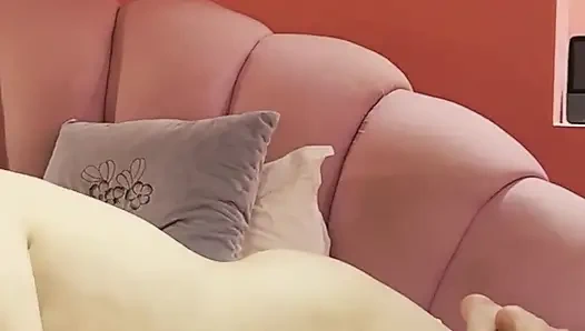 Lulu Wild - горячую азиатскую спиннерку трахают грубо и получают кримпай в дешевом отеле любви