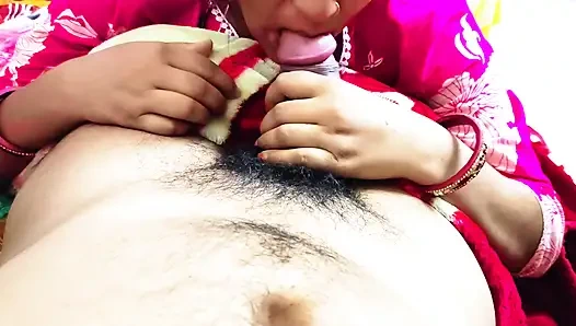 Ateşli kız en iyi oral seksini yapıyor
