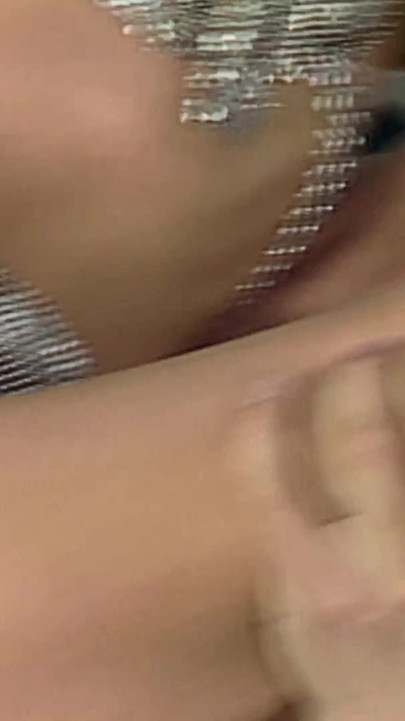 Το τοπ μόντελ λατρεύει να της σπάει τον κώλο