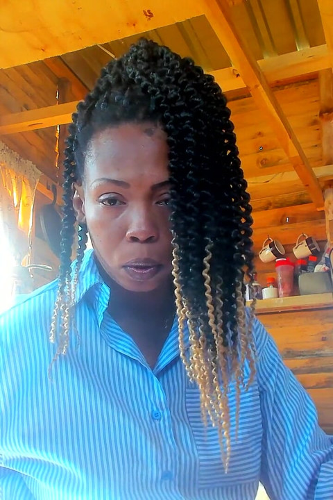 Gran culo de ébano, dominatrix en bragas, fetiche