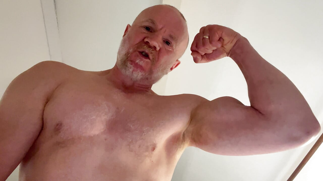 Big verbal muscle Daddy close up fucking POV, flexing grunting and spraying you with cum