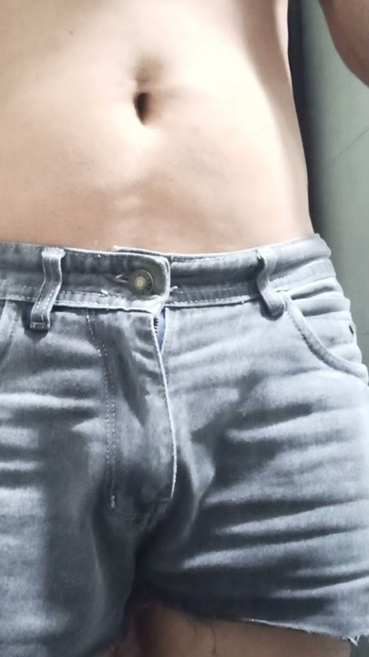 I am feeling very hot and I am smoking