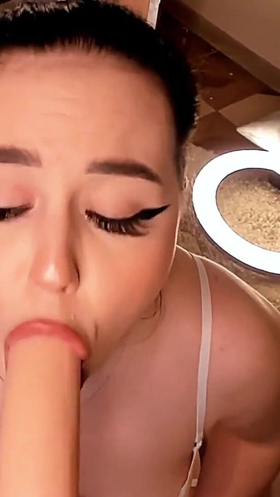 התחת והכוס הצמאים שלי מתחננים לגמירה שלך! מלא אותי! | קליפ 1