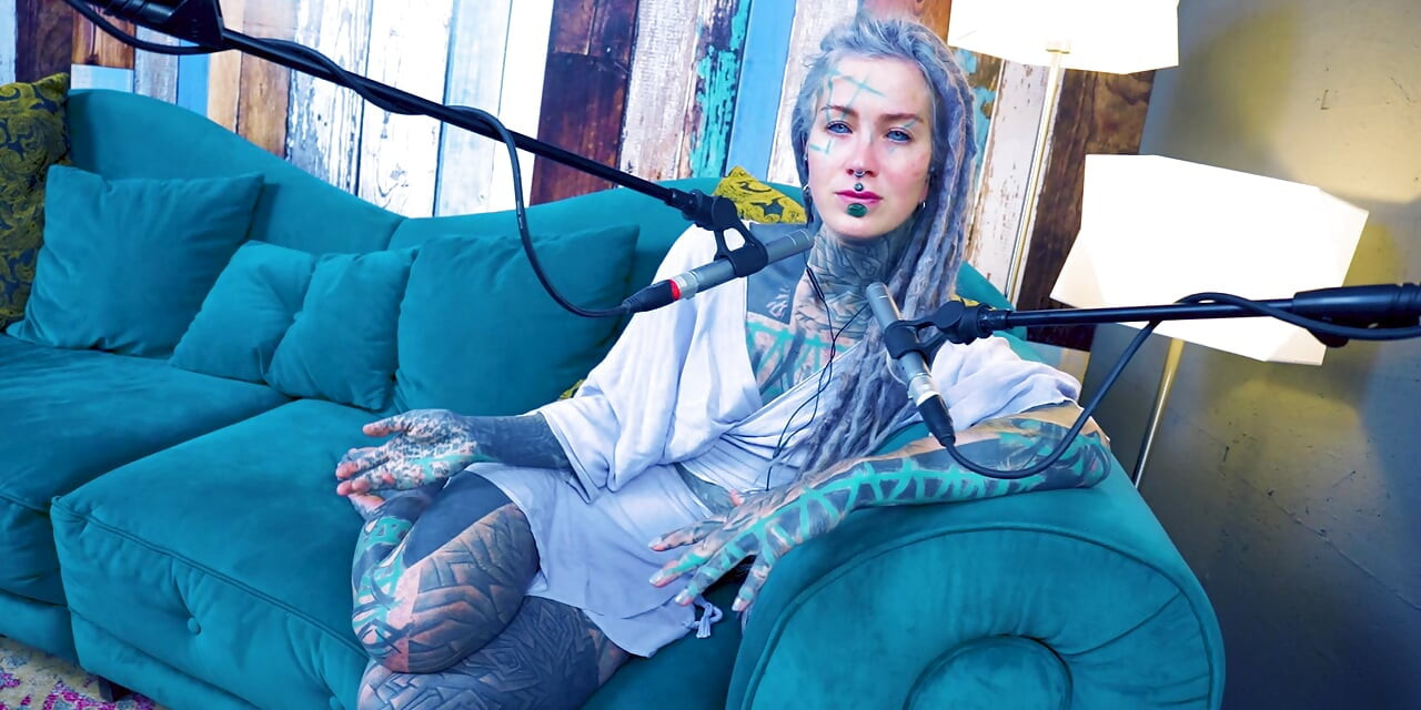 Ich spreche über S - Shame - ASMR podcast SFW spricht goth dünnes mädchen dreadlocks tattoo-modell inked mädchen