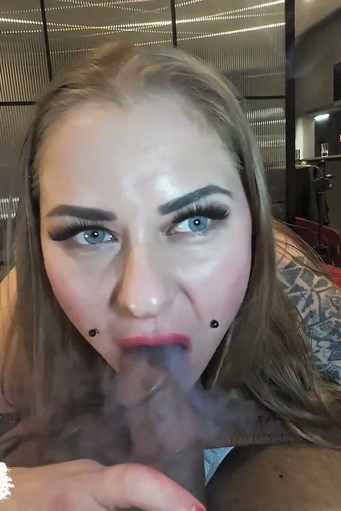 Smokey interraciale pijpbeurt en neuken