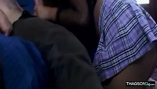 Olgun orta yaşlı seksi kadının götü damlayan kremalı turta ile genişliyor