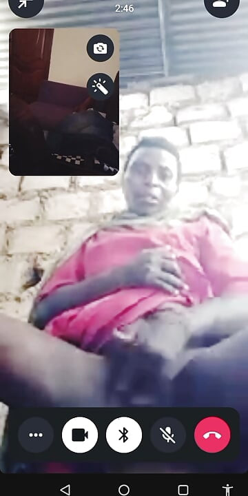 Hadzabe สาวผู้ใหญ่ในวิดีโอคอลกับแฟนหนุ่มอย่าถามฉันว่าเธอมีโทรศัพท์มาจากไหน