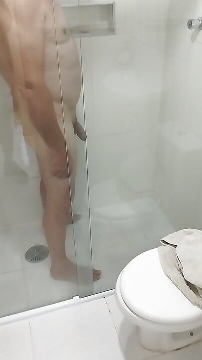 WALTER GUESS IN THE BATH SESUALIZANDO