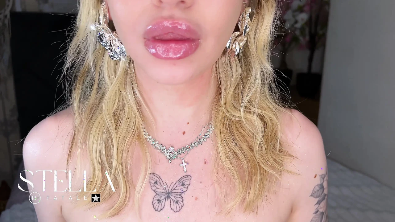 Perfect Lips Getting Glossy - Lip Fetish Close-ups