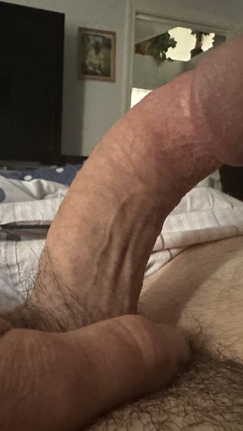 Masturbuje się i orgazm na moim łóżku