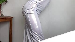 jättinna barfota flicka retas - tillbe perfekt het kropp i tights sexig klänning - gudinna dyrkan