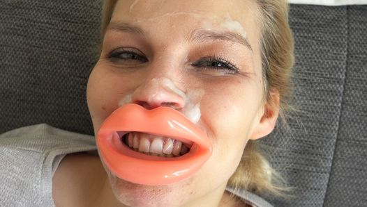 Surprise d'anniversaire perverse avec un facial XXL!