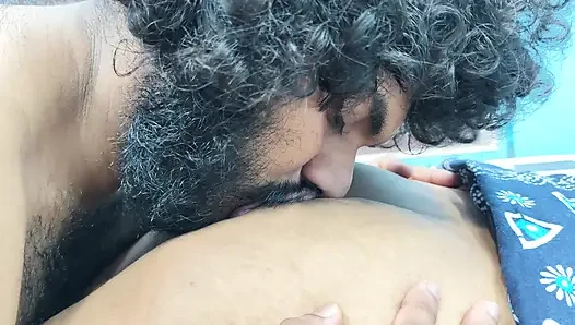 Amcığını ovuşturarak göt yalama