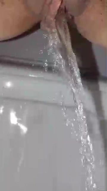 Tanya piss
