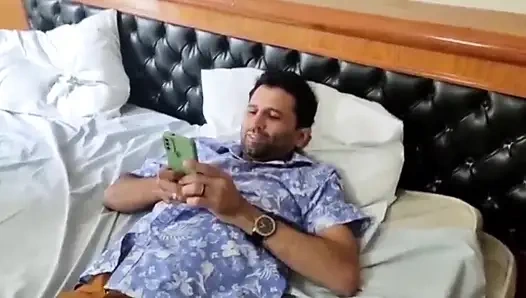 Jbs Dwarf dibuat untuk menunjukkan pantatnya kepada ayah tiri