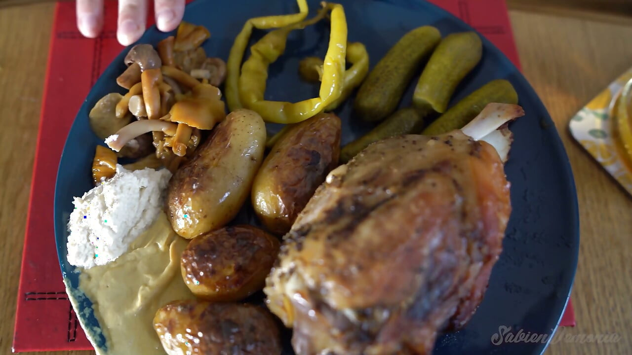 Czech Mukbang- Vote It Best in Mv Awards