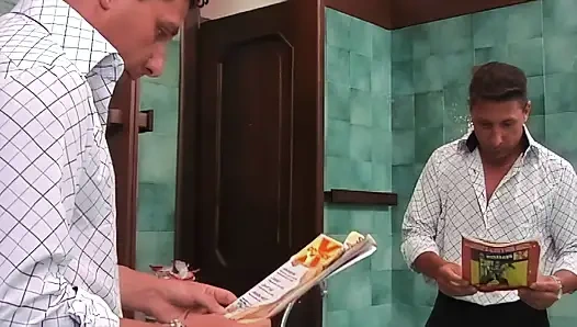 Эта Шлюха Хорошо Моет Член Мужчины, Прежде Чем Взять Его В Задницу