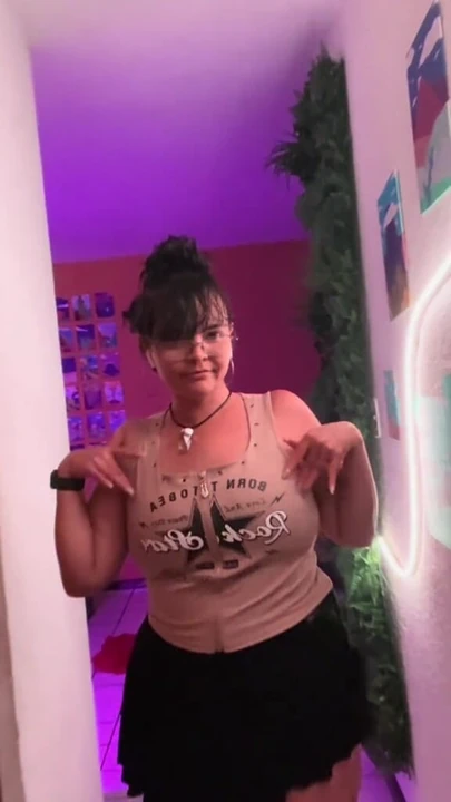 Hot Wife Dances with her Big Round Behind!