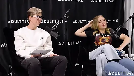 Gizelle Blanco ve Anna Claire Feromonları Bulutlar, Makaslama ve Çalı | Adult Time Podcast