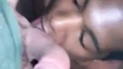 Azgın beyaz iri güzel kadın siyah sporcuya döl yediriyor