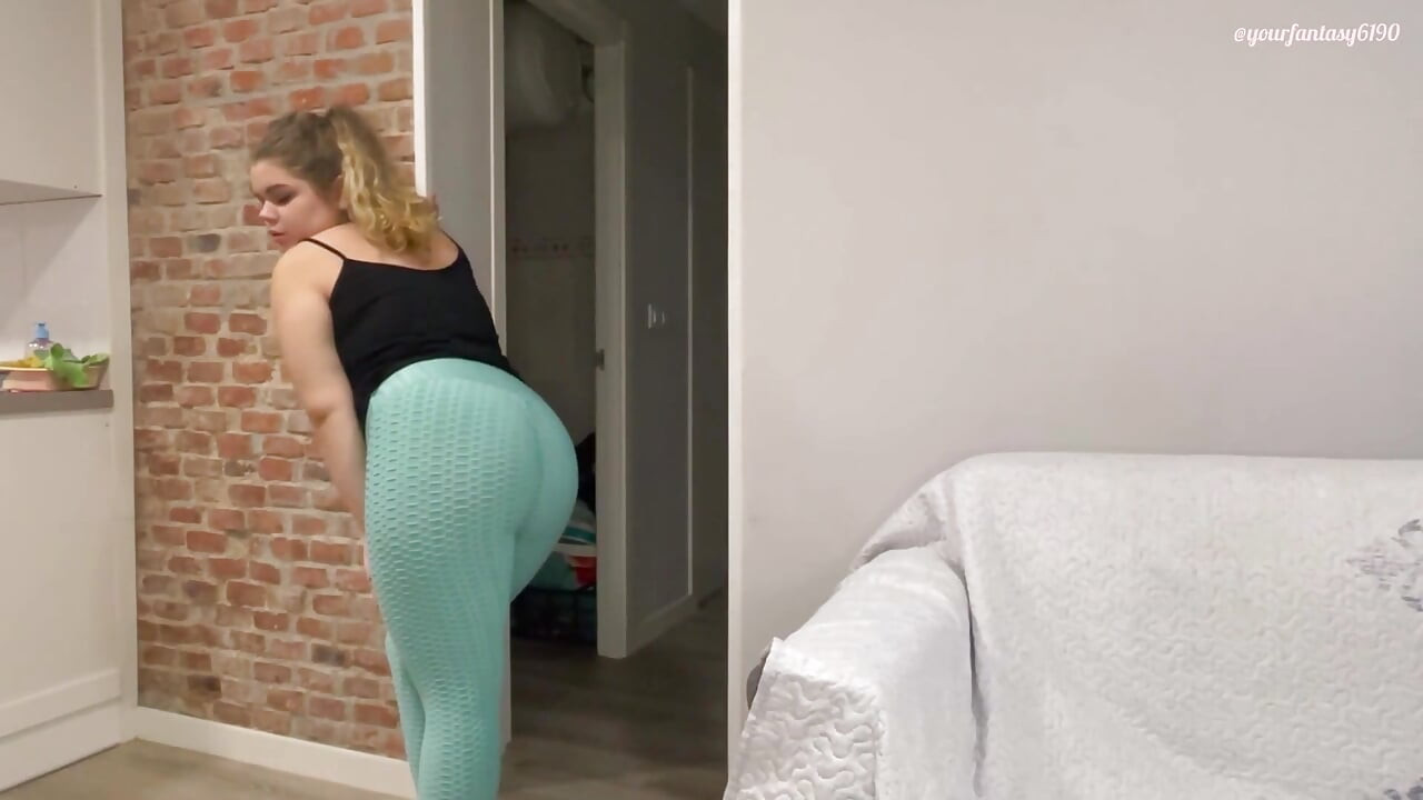 Pârțuri în colanți turcoaz de pe tik tok