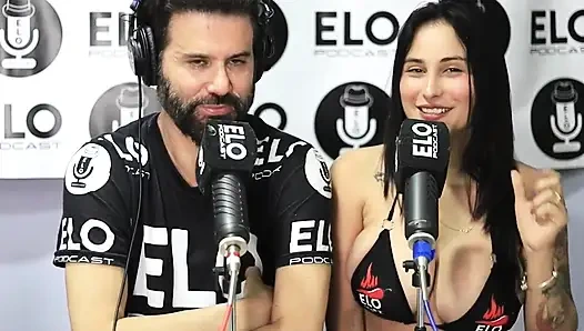 Elo podcast ile röportaj beni heyecanlandıran birçok baharatlı soruyla bitiyor Jenifer play