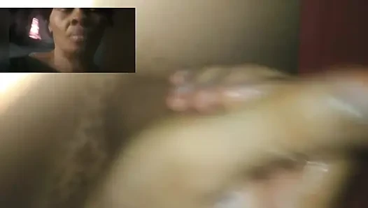 Masturbieren mit meiner freundin bei einem videoanruf